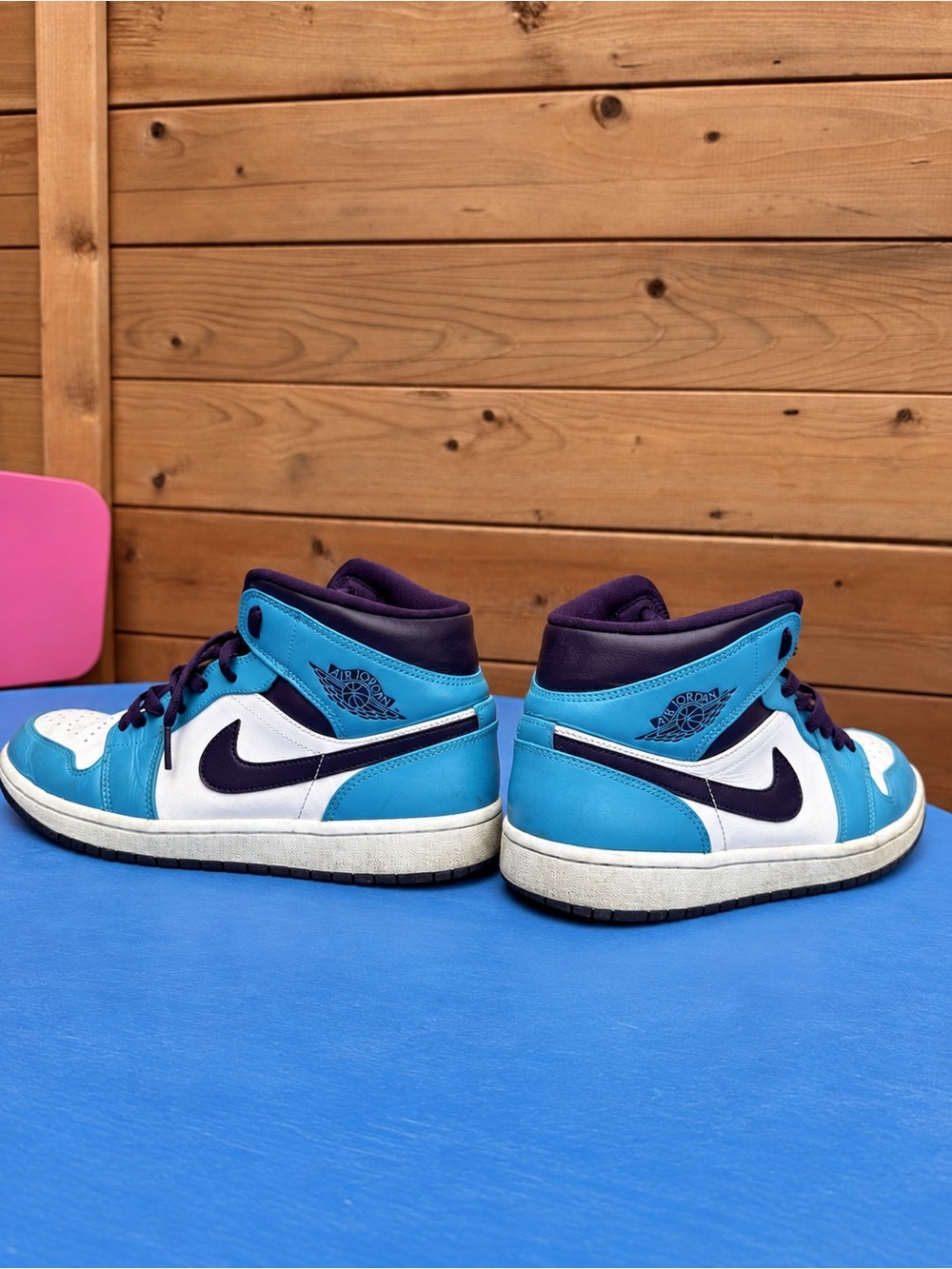 Jordan 1 HORNETS - Picture 3 of 5